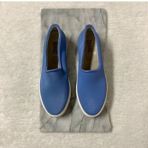 Cougar Rainy Day Slip-On Shoes Size 8 Ocean Blue
Waterproof Rain Shoes